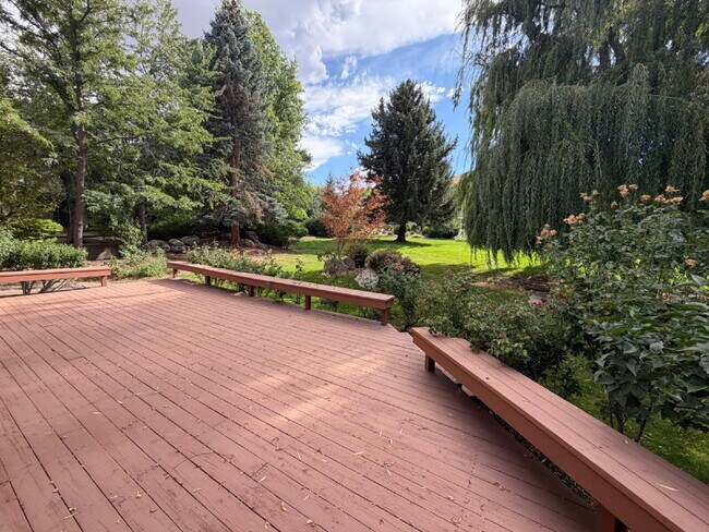 Building Photo - Lakeridge Shores Home!