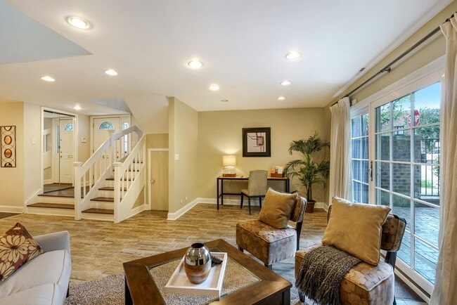 Foto del edificio - 1158 W Dickens Ave