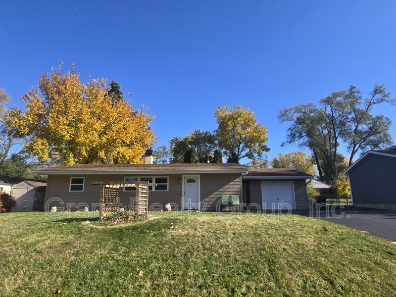 Foto principal - 25151 W Lincoln Dr