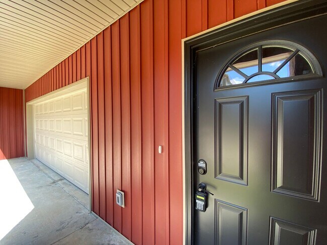 Building Photo - Brand New Three Bed Townhome- Fayetteville...