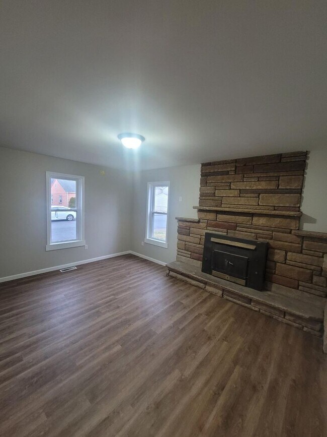 Foto del edificio - 3 bedroom 1.5 Bath Now Available - William...