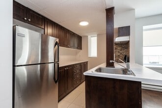 Building Photo - 49 St Clair Ave W