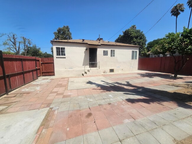 Foto del edificio - 1250 Yosemite Dr