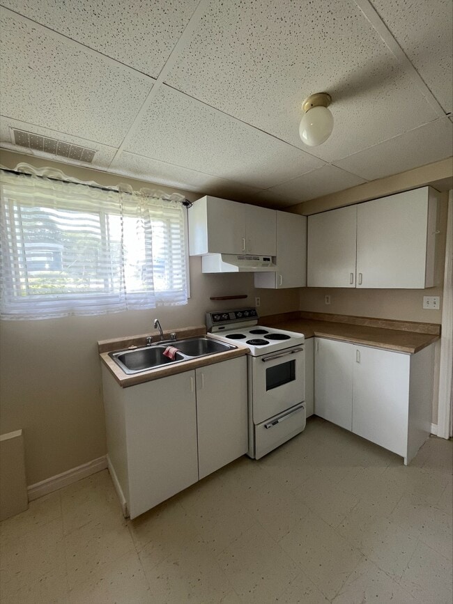 Building Photo - 596 Appleby St