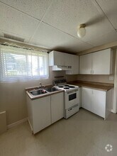 Building Photo - 596 Appleby St