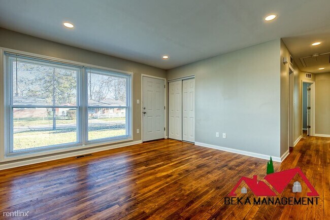 Foto del edificio - 3 br, 1.5 bath House - 650 Eugene St
