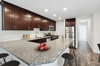 Building Photo - Hampton Manor Apartments & Townhomes