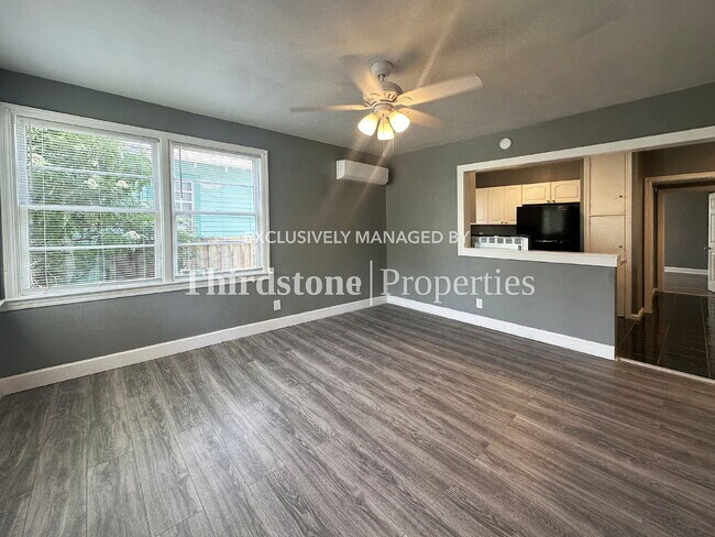 Building Photo - 2659 College St
