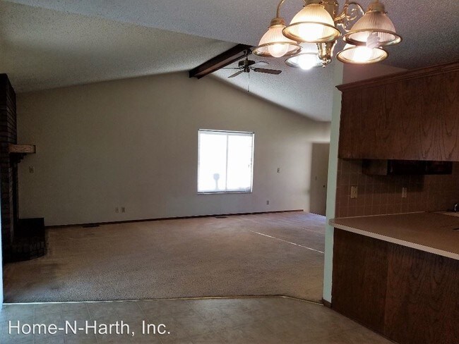 Building Photo - 8511 E Parkmont Dr