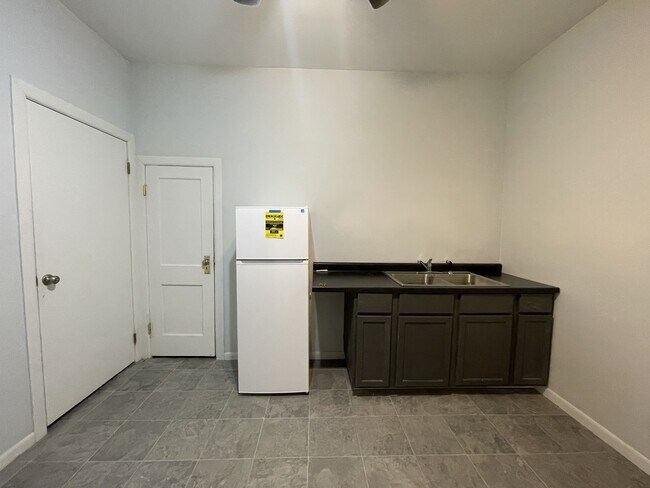 Foto del edificio - 516 W Calvert St