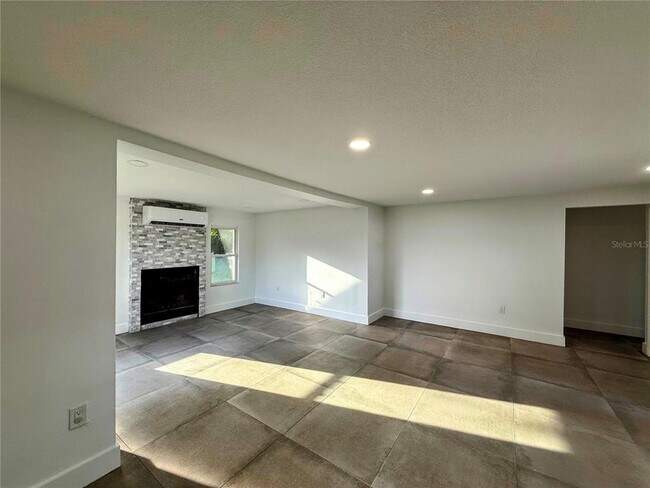 Building Photo - 3959 Coleridge Pl