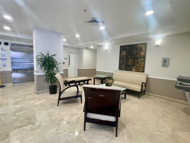 Foto del edificio - 900 SW 8th St