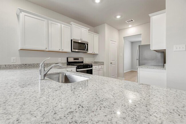 Building Photo - 421 Polly Grv Dr