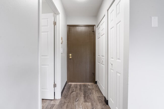 1 Bed Entry - Breckenridge Davenport Apartments