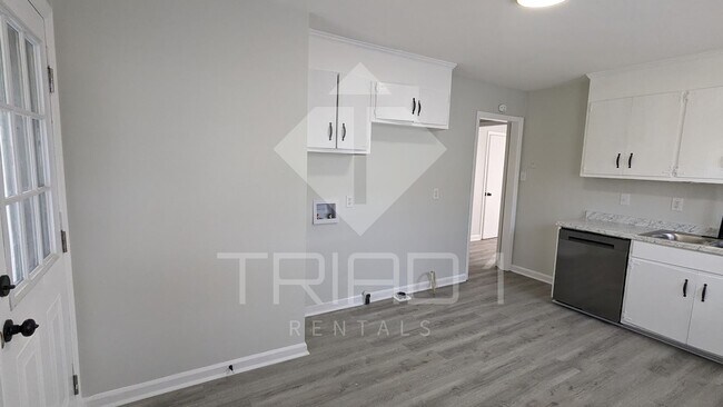 Foto del edificio - Renovated 3bed/1bath in Greensboro!