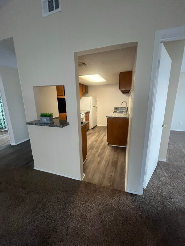 Building Photo - 250 Heimer Rd