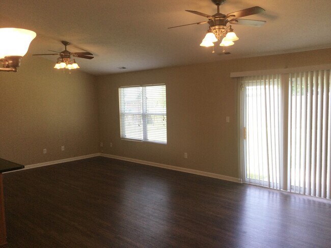 Foto del edificio - 252 Woodfield Drive