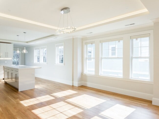 Building Photo - 41 Standish St