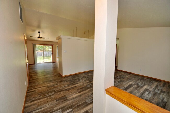 Foto del edificio - 3 bed 2 bath rancher