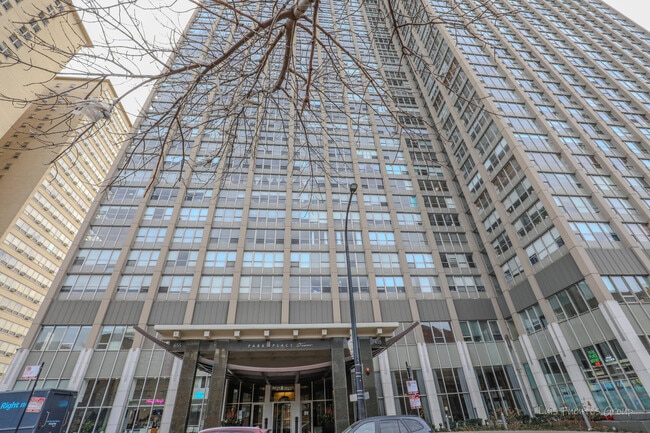 Foto del edificio - 655 W Irving Park Rd