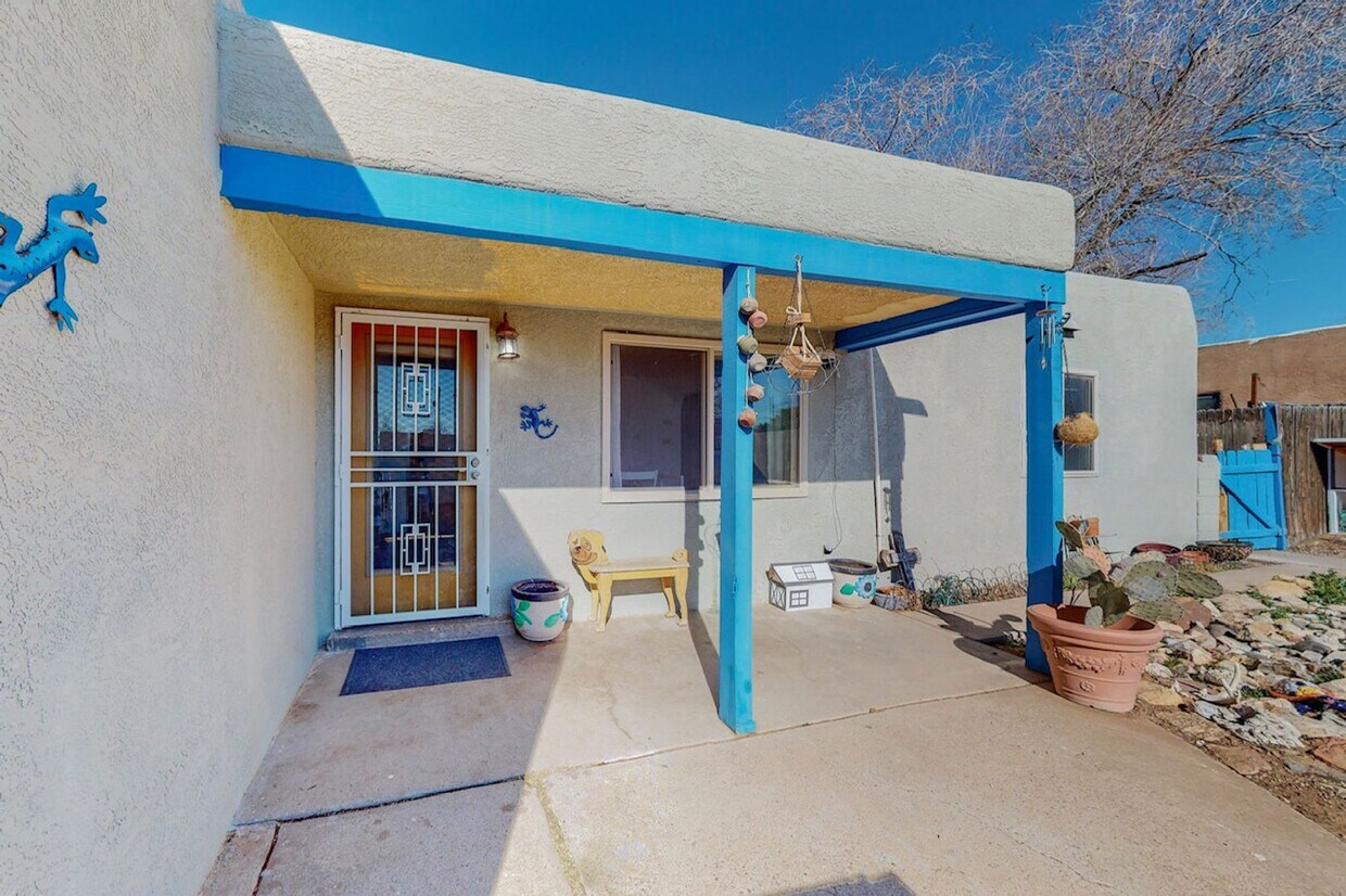 Foto principal - Charming NE Heights 3 Bedroom 2 Bath