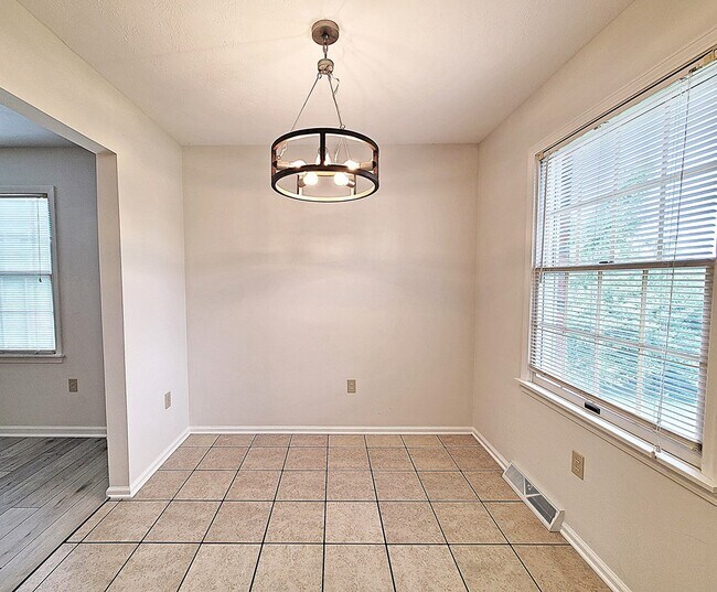 Foto del edificio - 330 Jones Ln