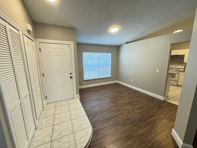 Building Photo - Charming 3-bedroom, 2-bathroom pet friendl...