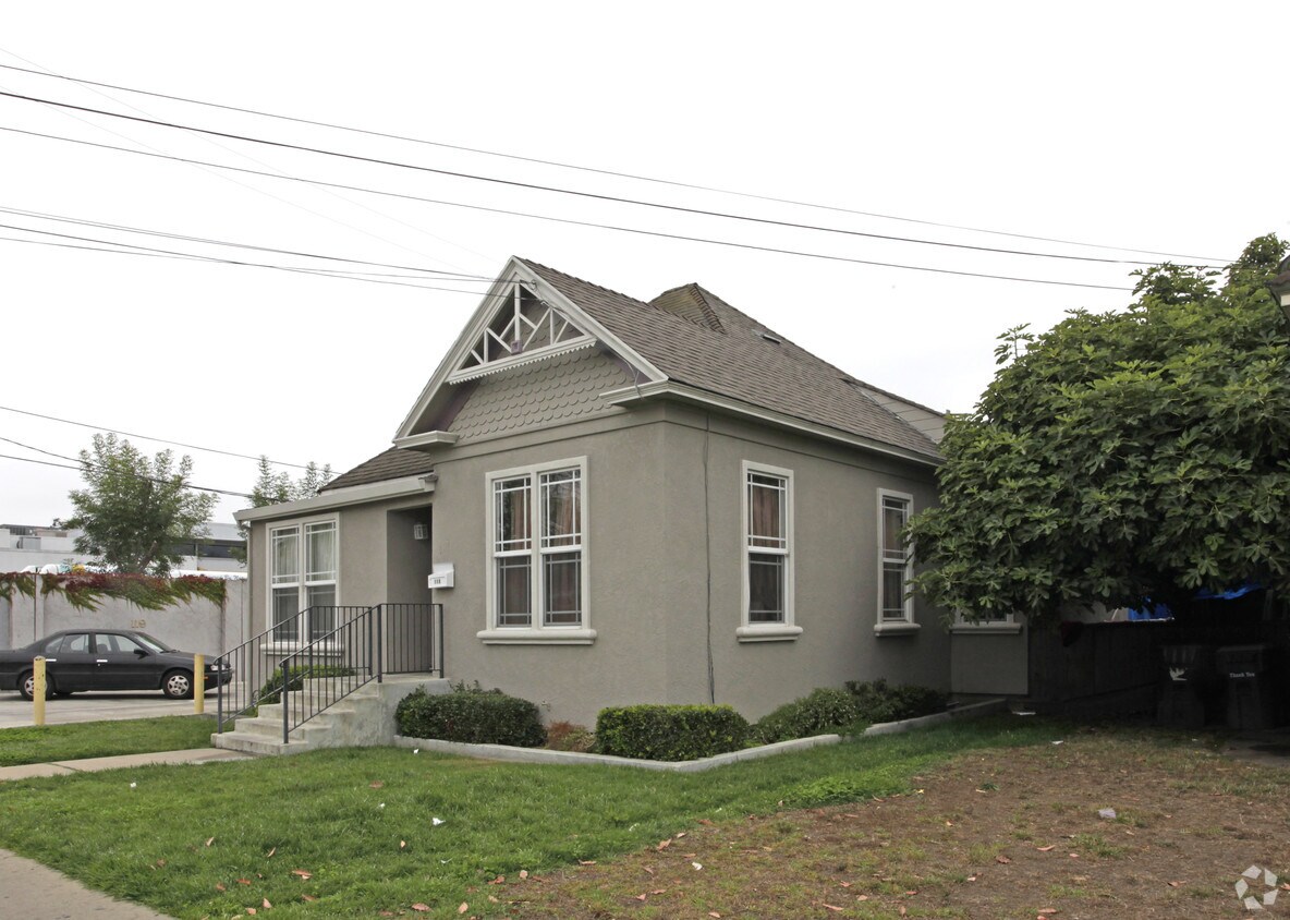 Building Photo - 119 W Lake Ave