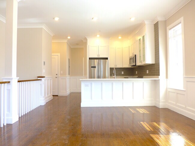 Building Photo - 70 Athol St