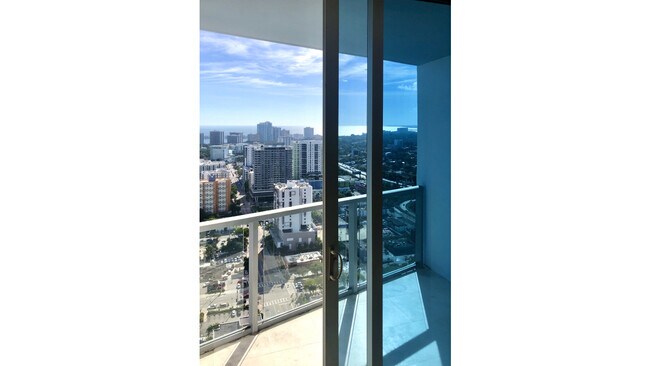 Foto del edificio - 185 SW 7th St