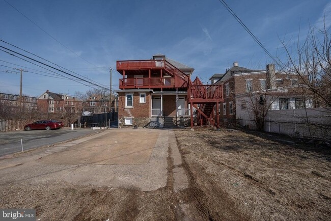 Building Photo - 122 E 3rd St