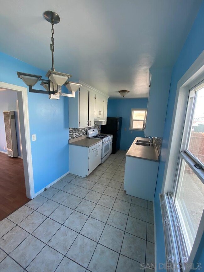 Building Photo - 632 A Ave