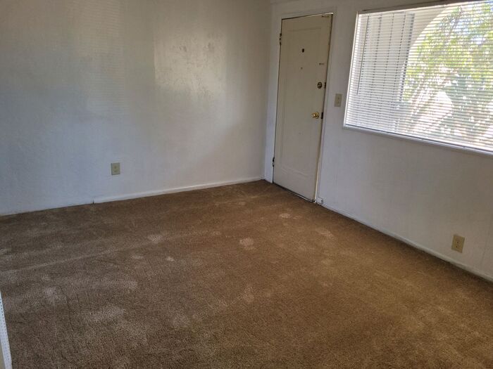 Primary Photo - One Bedroom Midtown!