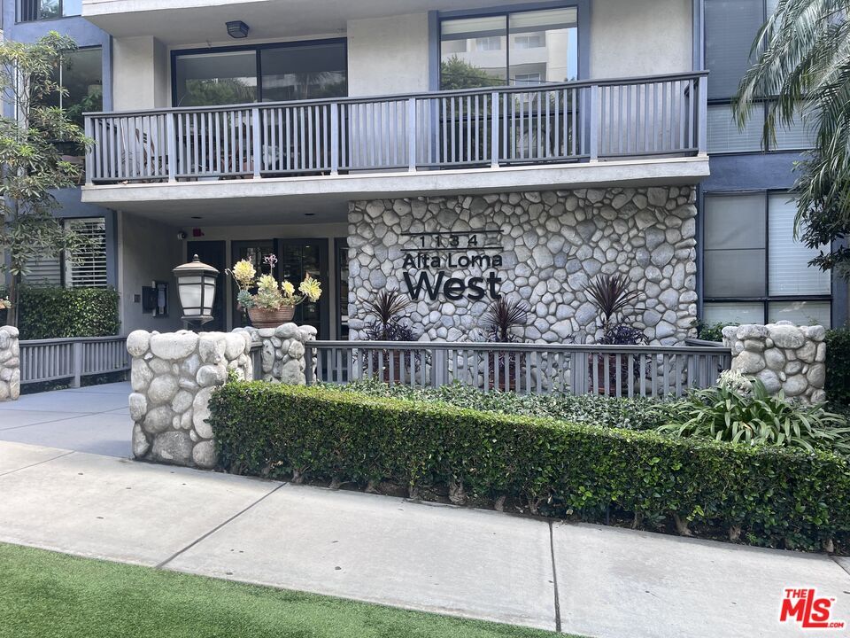 Foto principal - 1134 Alta Loma Rd