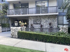 Building Photo - 1134 Alta Loma Rd