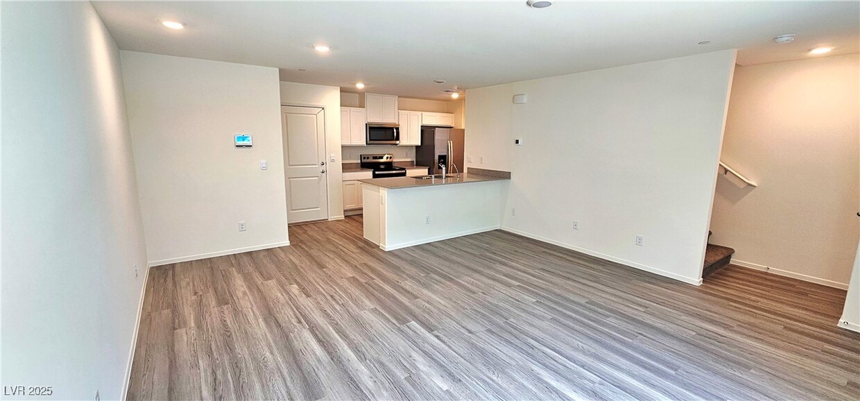 Foto principal - 9455 Calm Strm Ave