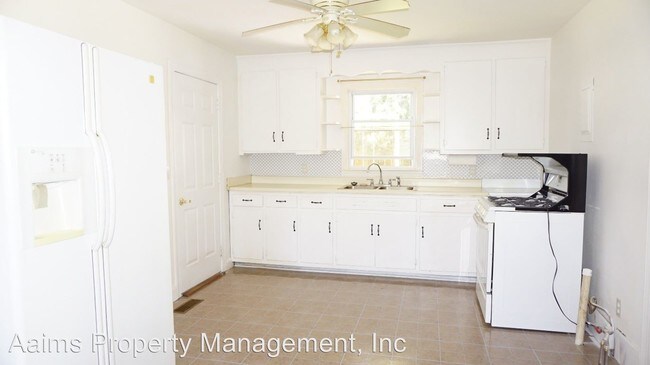 Building Photo - 3 br, 2 bath House - 734 Tupelo Circle
