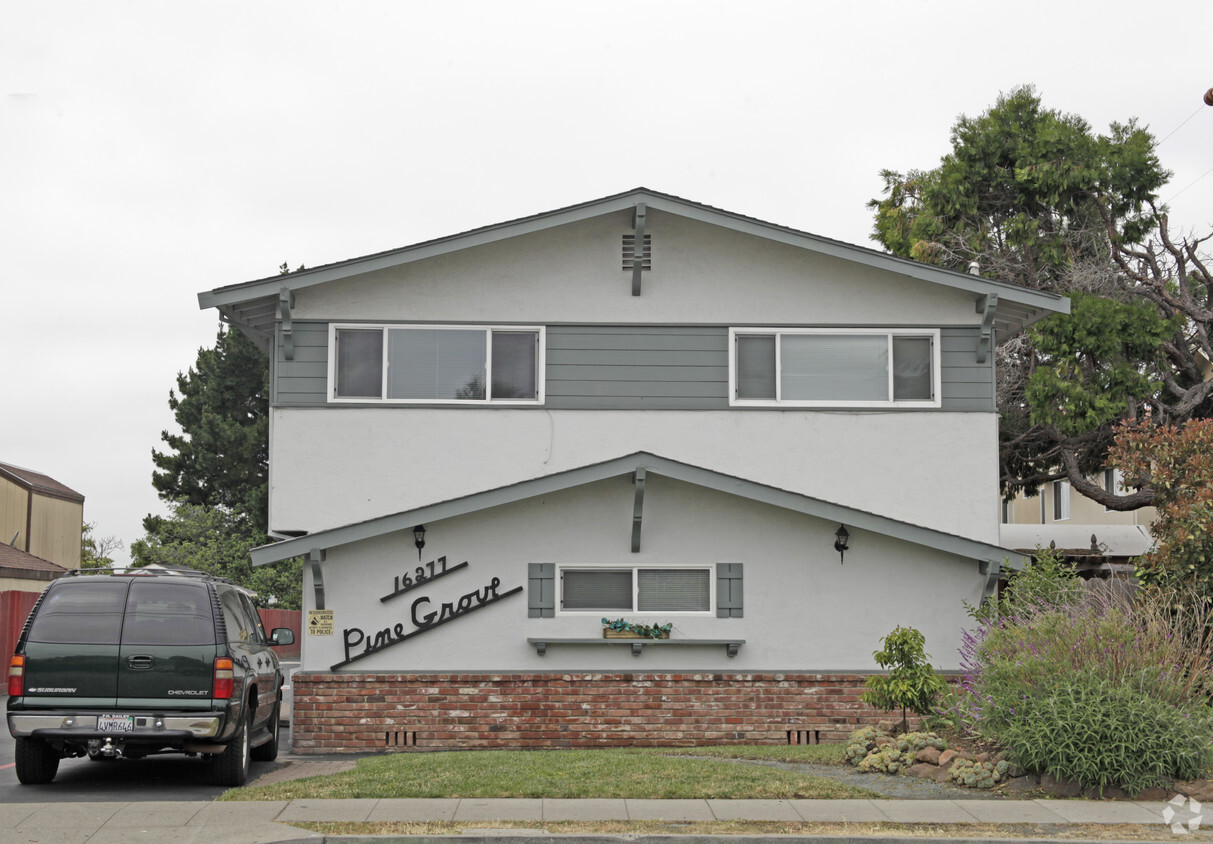 Building Photo - Pine Grove