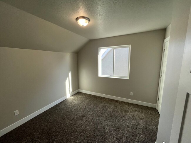 Building Photo - NEW Four Bed Cedar City!