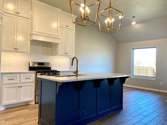 Building Photo - Beautiful 3 Bed, 2 Bath, 2 Car North Edmon...