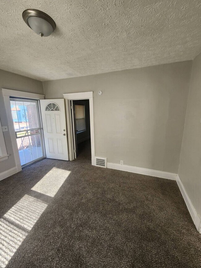 Foto del edificio - 739 E 165th St