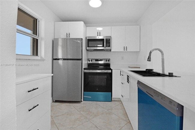 Building Photo - 1391 S Ocean Blvd
