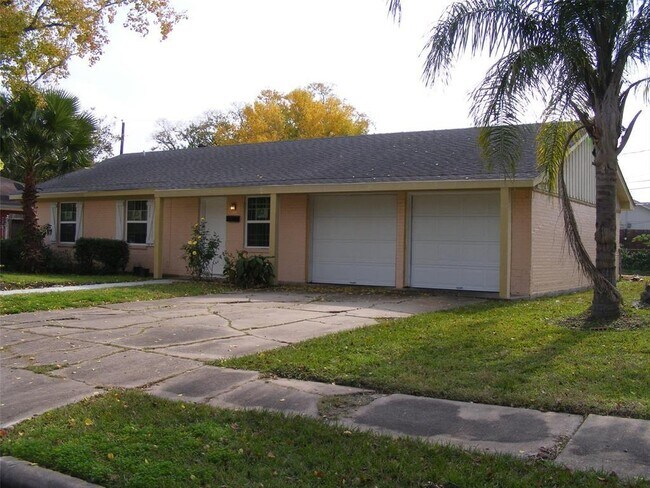 Building Photo - 4227 Ebbtide Dr