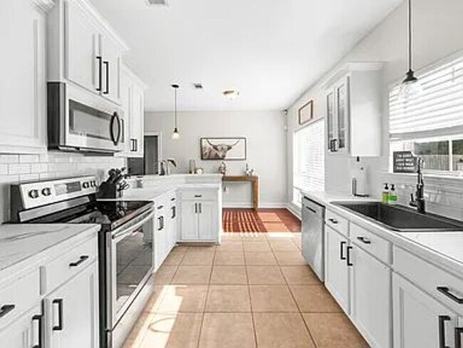Building Photo - GREAT HOMES