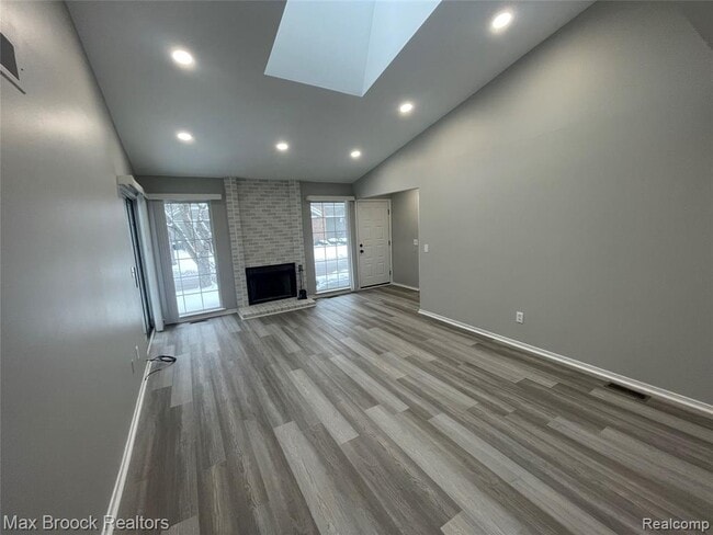 Foto del edificio - 6600 Bellows Ct