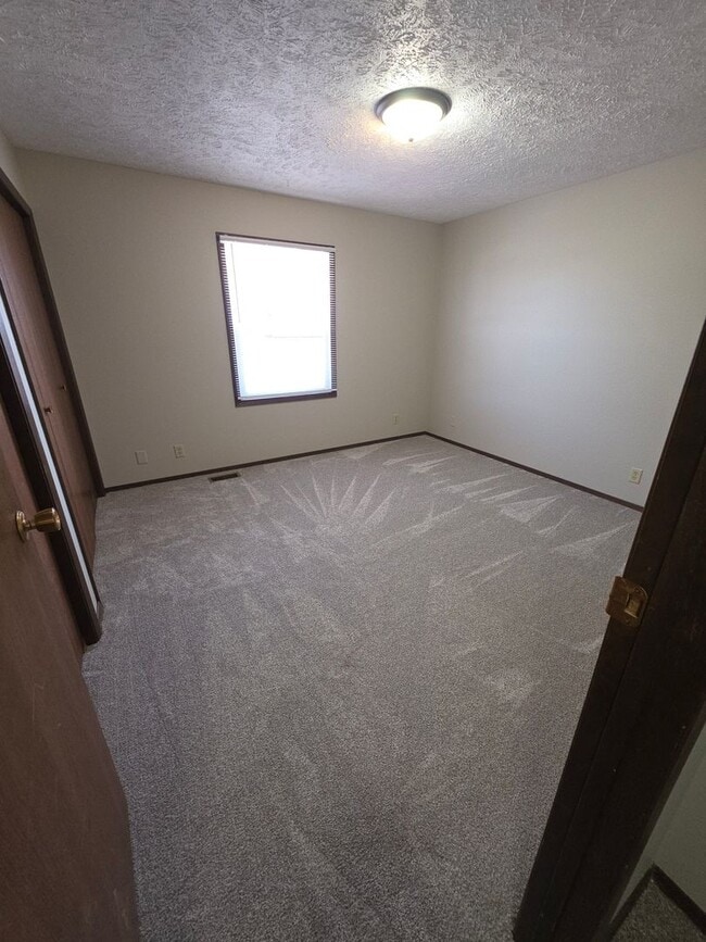 Building Photo - 507 Elm Ave