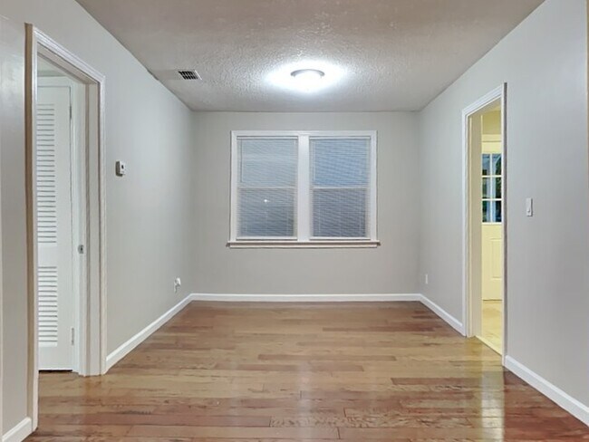 Foto del edificio - 2896 Capper Rd