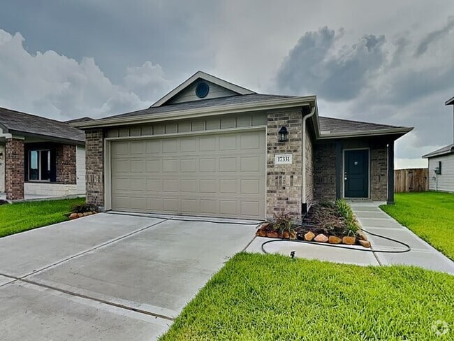 17331 Roxboro Ln