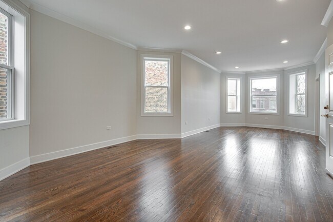 Building Photo - 719 N Homan Ave