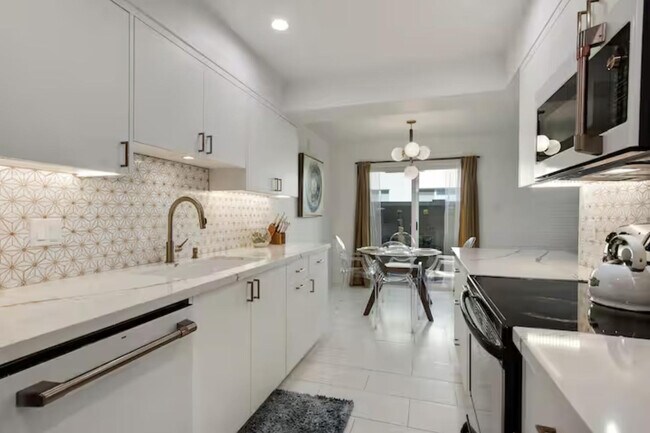 Foto del edificio - 4917 N 73rd St